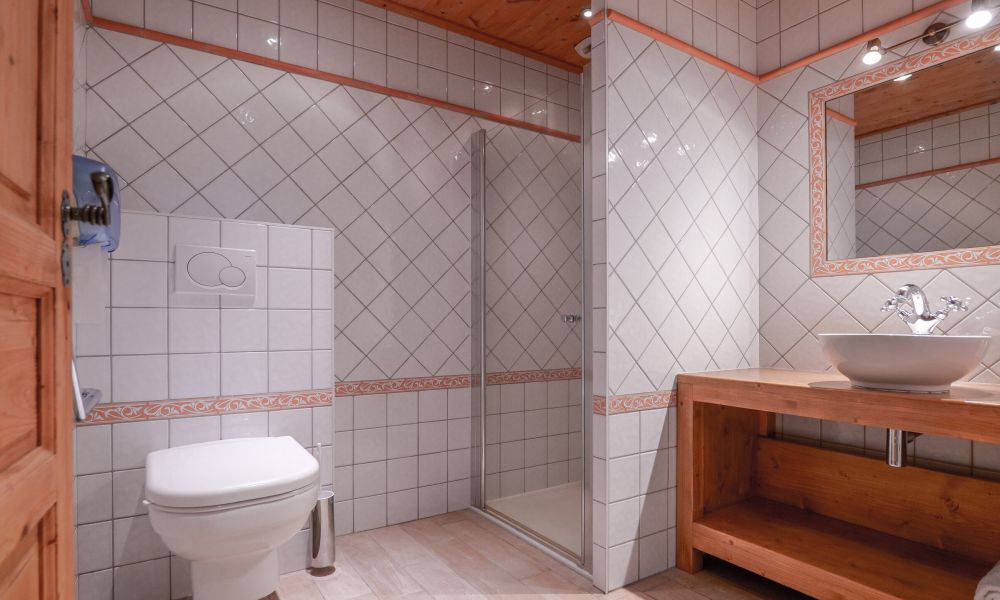 Douche salle de bain hôtel deux gares